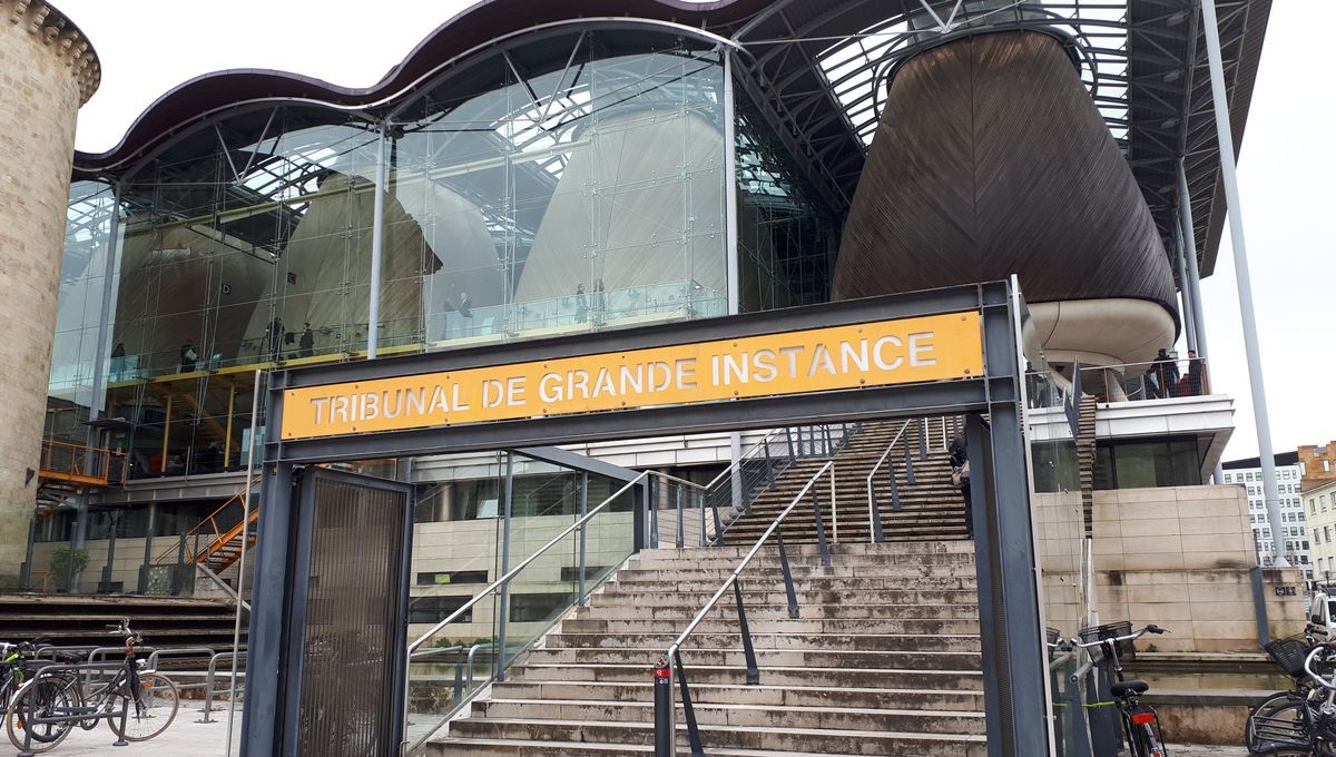 Bordeaux : il est jugé pour exhibition et agressions sexuelles