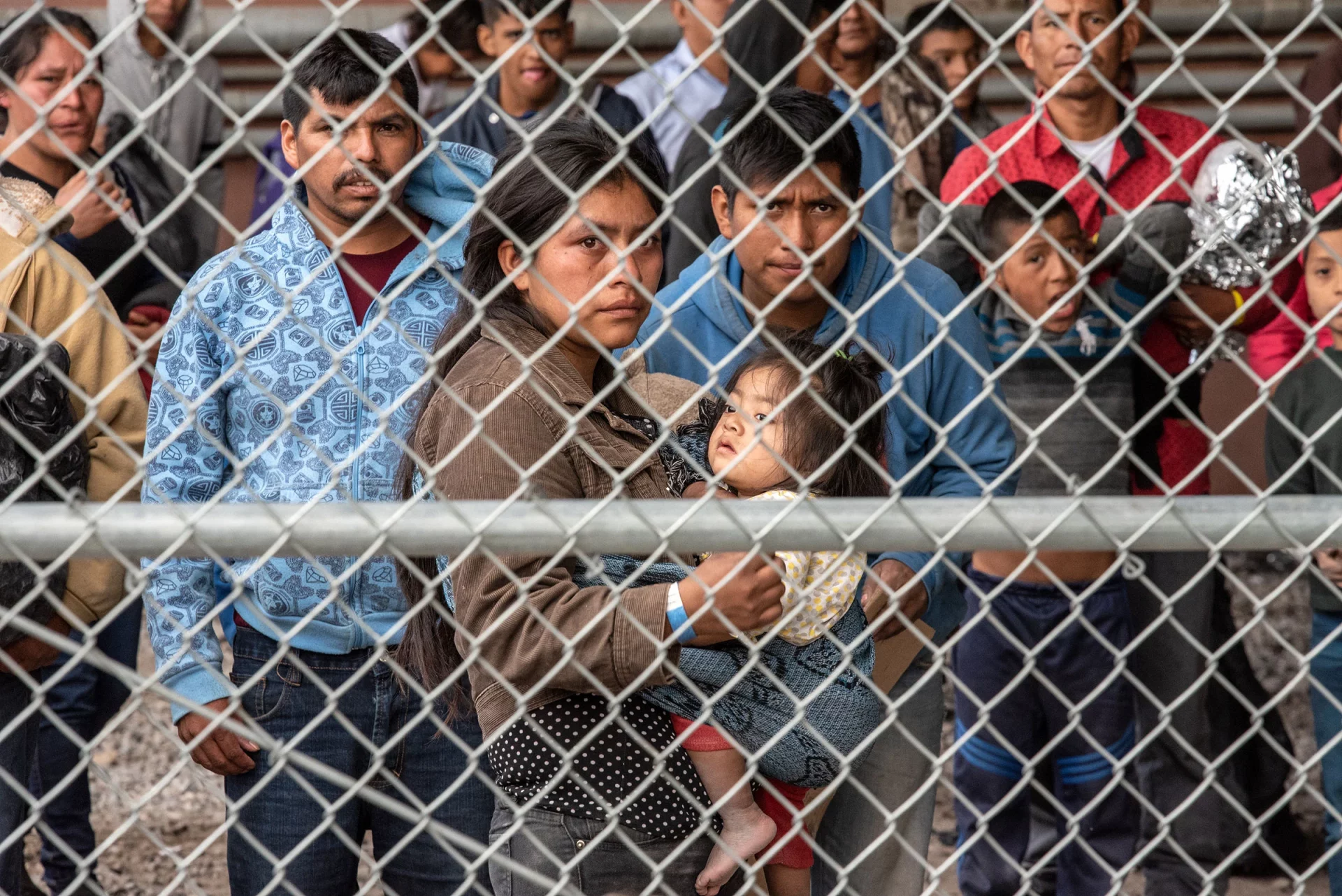 déportations massives, Trump immigration, crise migratoire, Mexicains sans-papiers, frontière États-Unis Mexique, politique migratoire, économie américaine, familles séparées, impact humanitaire, relations États-Unis Mexique