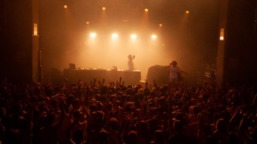 Rap School Barbey : une scène ouverte pour révéler les talents bordelais. Rap School Barbey, open mic Bordeaux, scène hip-hop, Rock School Barbey, rap émergent, beatmakers Bordeaux, freestyle rap, événement musical, culture urbaine, DJ set live