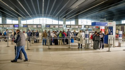 Comment aller au centre-ville de Bordeaux depuis l'aéroport Mérignac Transport depuis l'aéroport de Bordeaux jusqu'au centre-ville en tramway Bus direct de l'aéroport de Bordeaux à la gare Saint-Jean Prix des transports entre l'aéroport de Bordeaux et le centre-ville