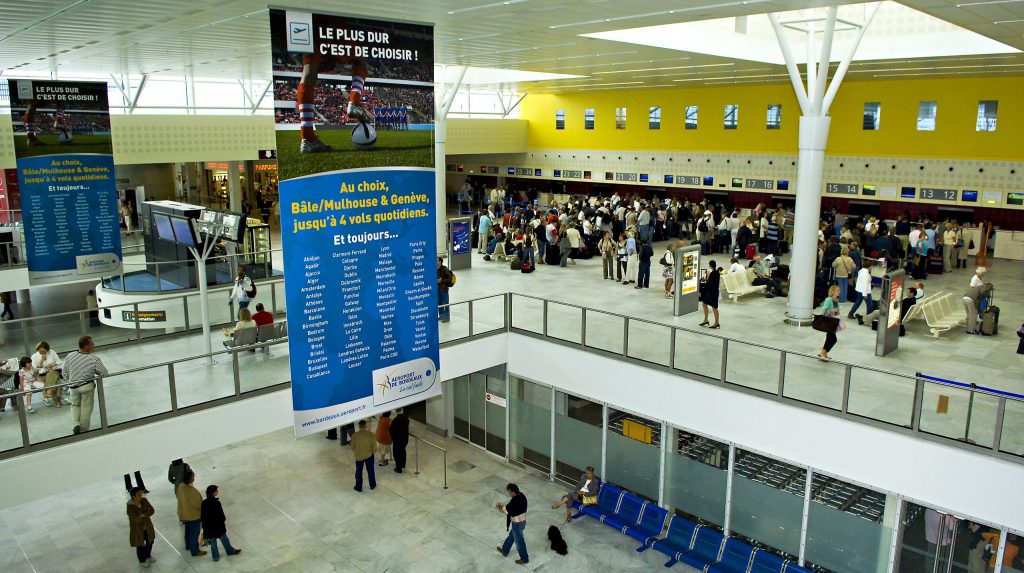 Comment aller au centre-ville de Bordeaux depuis l'aéroport Mérignac
Transport depuis l'aéroport de Bordeaux jusqu'au centre-ville en tramway
Bus direct de l'aéroport de Bordeaux à la gare Saint-Jean
Prix des transports entre l'aéroport de Bordeaux et le centre-ville