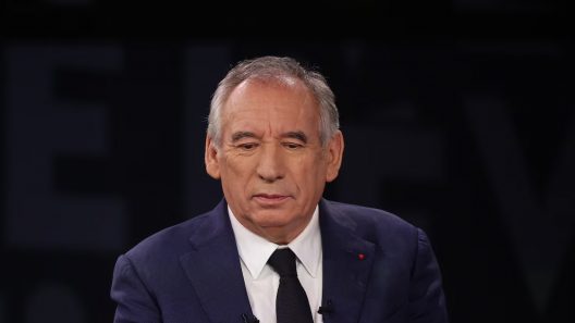 François Bayrou mesures budgétaires 2025, Réforme des retraites François Bayrou, Annonce budgétaire François Bayrou LCI, Réduction budget sport France 2025, François Bayrou immigration et retraites, Mesures économiques gouvernement 2025, Budget sport sous François Bayrou, Impact réforme des retraites en France, François Bayrou interview actualité 2025, Politiques budgétaires France janvier 2025, Politiques budgétaires France janvier 2025