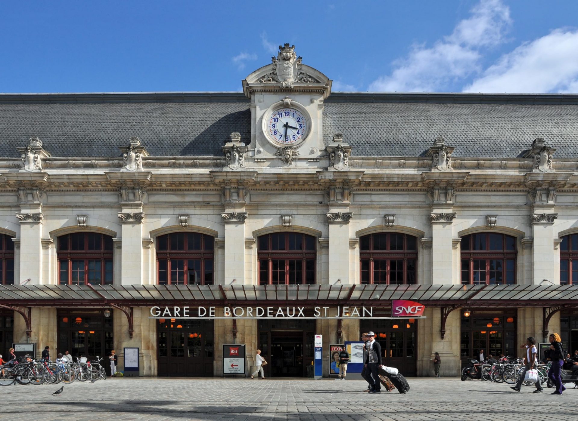 gare Saint-Jean Bordeaux, colis suspect Bordeaux, alerte sécurité gare, évacuation gare Bordeaux, panne électrique gare, perturbations SNCF Bordeaux, déminage gare, incident gare Saint-Jean, actualité Bordeaux, sécurité publique Bordeaux.