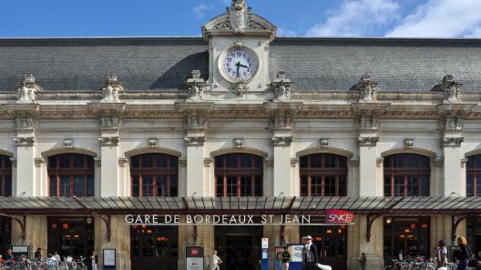 gare Saint-Jean Bordeaux, colis suspect Bordeaux, alerte sécurité gare, évacuation gare Bordeaux, panne électrique gare, perturbations SNCF Bordeaux, déminage gare, incident gare Saint-Jean, actualité Bordeaux, sécurité publique Bordeaux.
