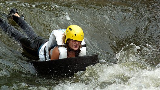 Défi glacé sur la Garonne : l’hydrospeed s’invite à Bordeaux pour une course spectaculaire