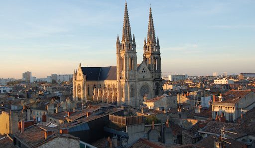 Accident du travail, chantier cathédrale, Bordeaux, ouvrier blessé, chute hauteur, sécurité chantier, restauration patrimoine, sapeurs-pompiers, enquête accident, cathédrale Saint-André