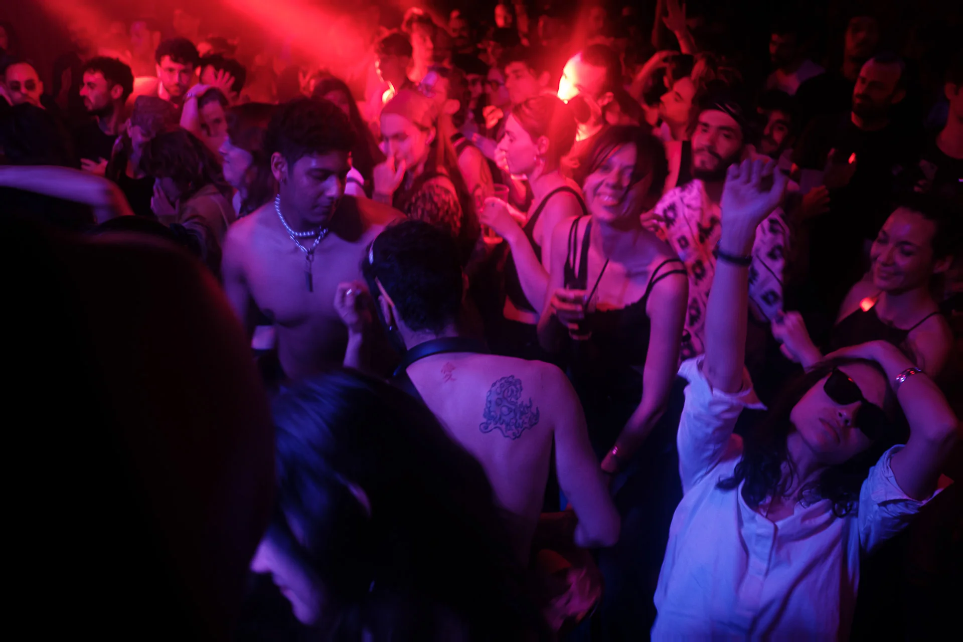 Bordeaux : une rave party illégale réunit plusieurs centaines de fêtards aux Bassins à flot