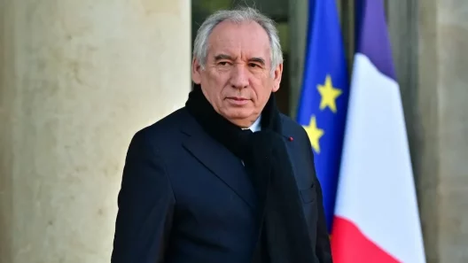François Bayrou et la "submersion" migratoire : une déclaration qui enflamme le débat politique en France
