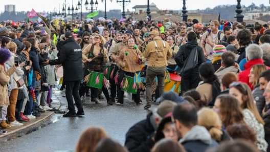 Carnaval des Deux Rives 2025 : Bordeaux aux couleurs de l’Amazonie le 9 mars
