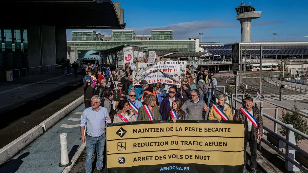 Aéroport de Bordeaux : le maintien de la piste sécante fait décoller la polémique