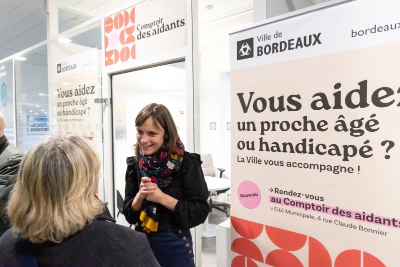 Bordeaux ouvre un Comptoir des Aidants : un soutien inédit pour les proches de personnes dépendantes