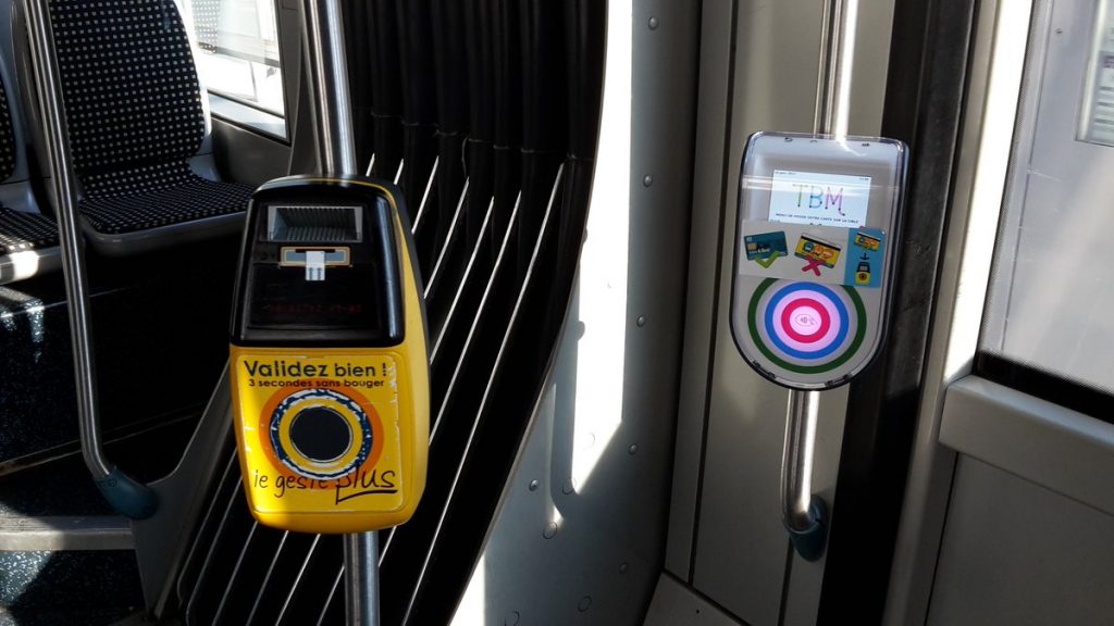 Bordeaux : des bornes de validation à quai pour fluidifier le tram et lutter contre la fraude