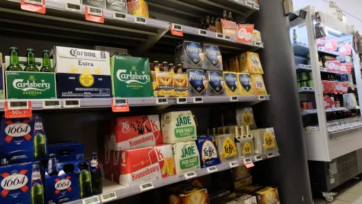 Bordeaux : la mairie serre la vis sur la vente d’alcool à emporter dans le centre