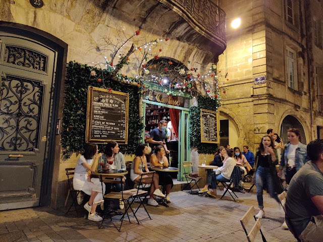 Bordeaux by night : les 3 bars incontournables pour une soirée réussie sans nuit blanche