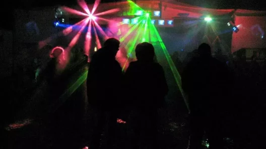 Bordeaux : une rave party illégale s’installe tout le week-end, la police tarde à agir