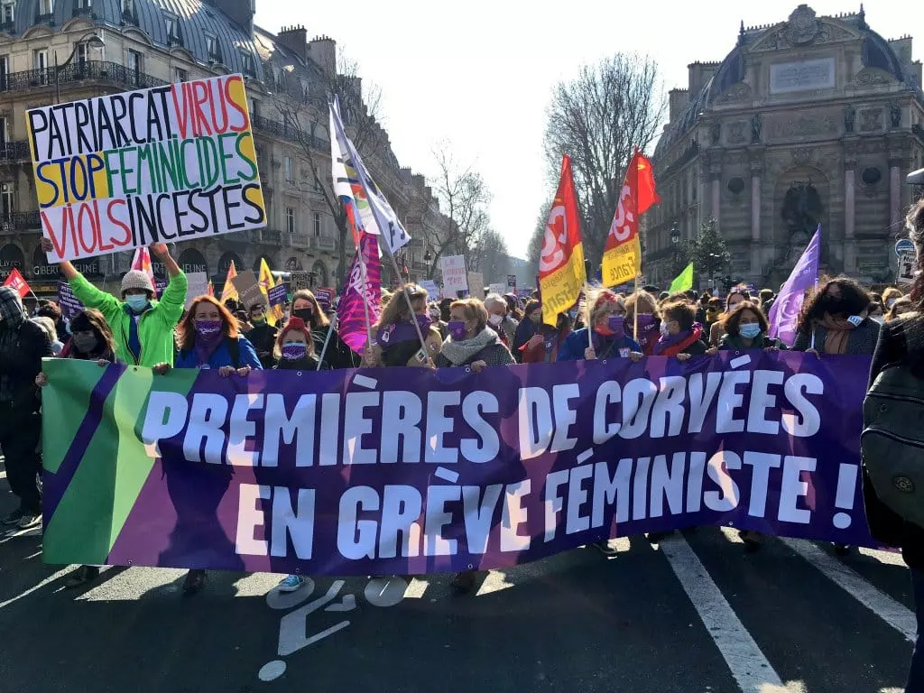 Bordeaux : une marée féministe contre les inégalités et la menace de l'extrême droite