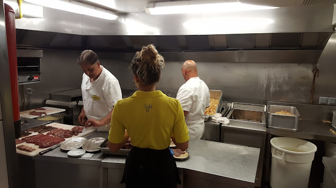 L’Entrecôte : pourquoi ce restaurant fait-il toujours salle comble ?