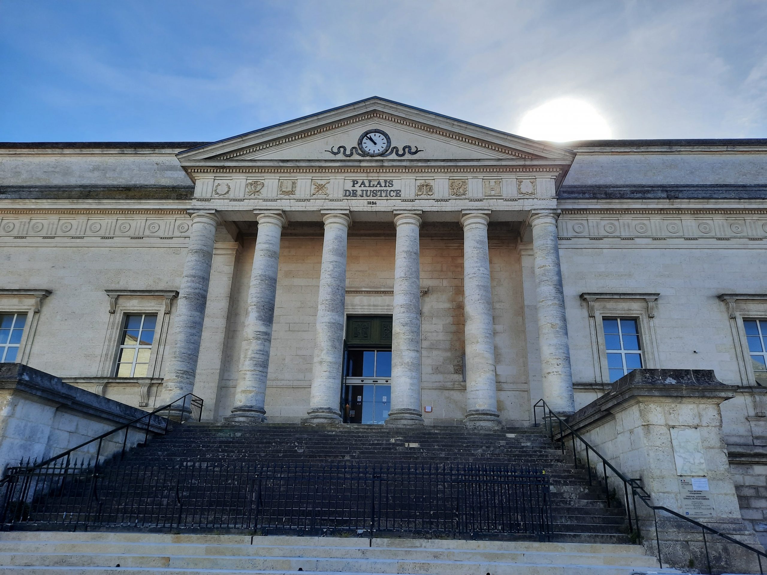 Agression sexuelle et « revenge porn » : un sexagénaire condamné après une soirée dans un club libertin