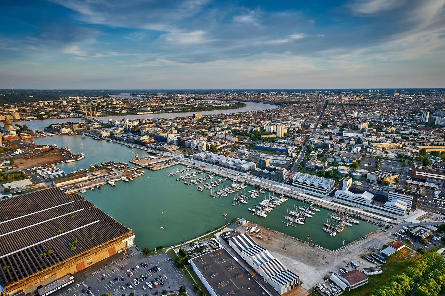 Bordeaux : aux Bassins à flot, des logements étudiants retardés et une polémique qui enfle