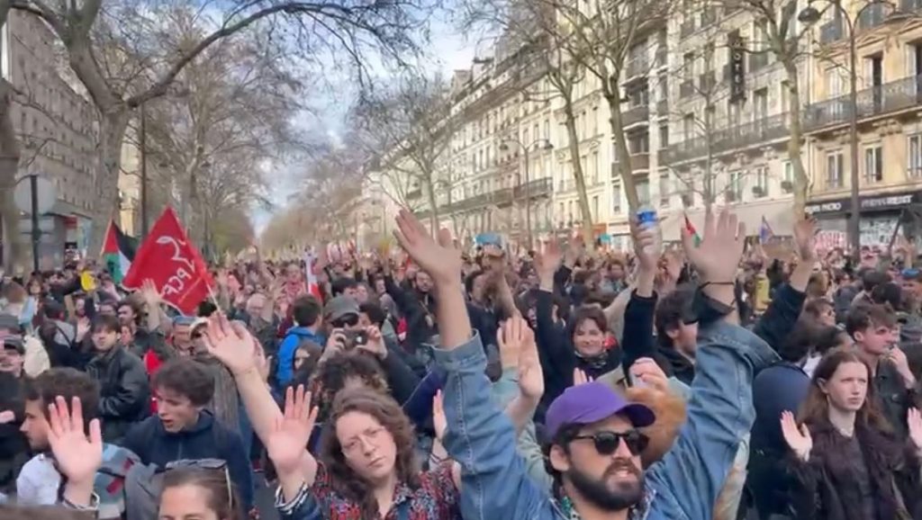 Des milliers de personnes dans les rues pour dénoncer le racisme et la montée des idées d’extrême droite