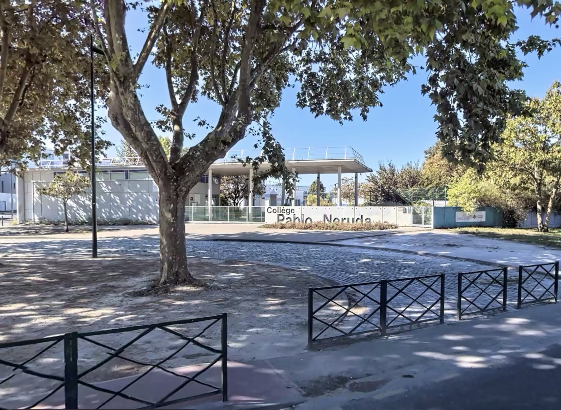 Deux collégiennes agressées par un groupe devant le collège Pablo-Neruda à Bègles