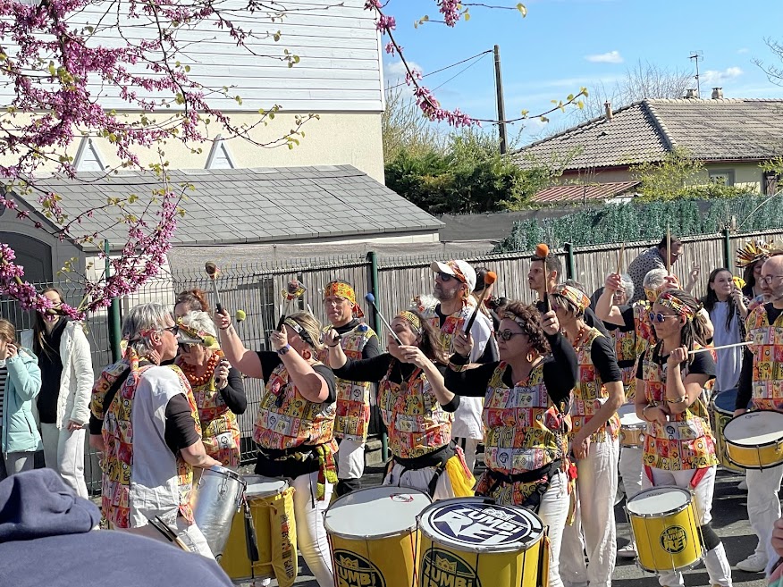 Tambours, couleurs et sourires : le carnaval de Parempuyre enchante petits et grands
