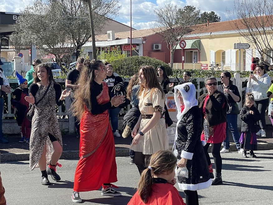 Tambours, couleurs et sourires : le carnaval de Parempuyre enchante petits et grands