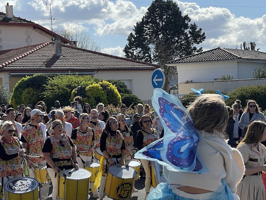 Tambours, couleurs et sourires : le carnaval de Parempuyre enchante petits et grands