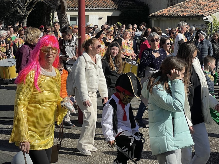 Tambours, couleurs et sourires : le carnaval de Parempuyre enchante petits et grands