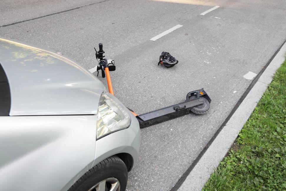 Collision à Izon : une adolescente blessée après un choc entre trottinette et voiture