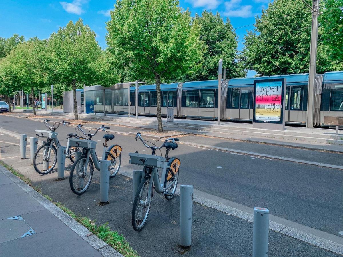 Accident de tram à Bordeaux : une femme renversée près du commissariat