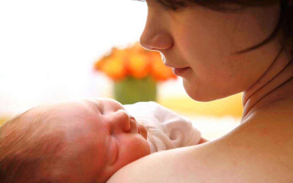 Accouchements à domicile : l’ARS revient sur une suspension, la profession sous tension