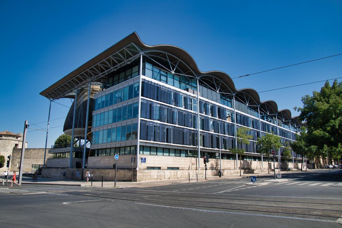 Bordeaux : un retraité cache 65 000 euros dans son jardin, le pactole volé déclenche une expédition punitive