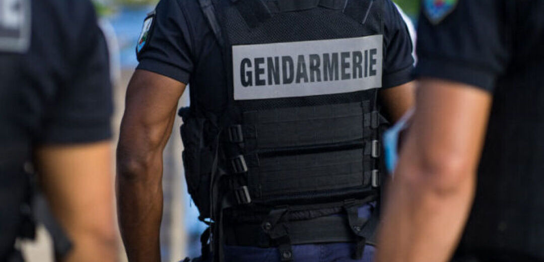 Braquage à Peujard : deux hommes armés en fuite, la gendarmerie mobilise hélico et brigades