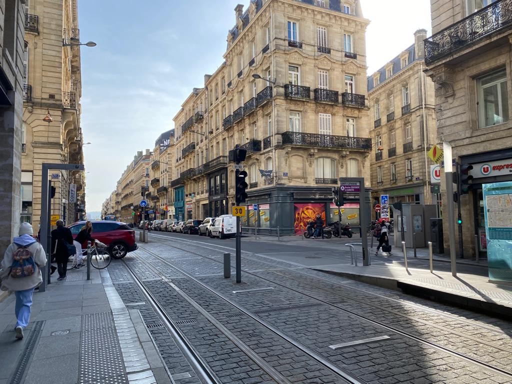 Bordeaux : un autocar bloque le tramway, trafic perturbé