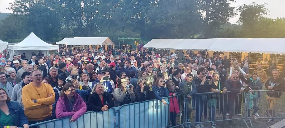 Just For You : un festival engagé à La Ferrière-Béchet, pour adoucir le combat des plus jeunes