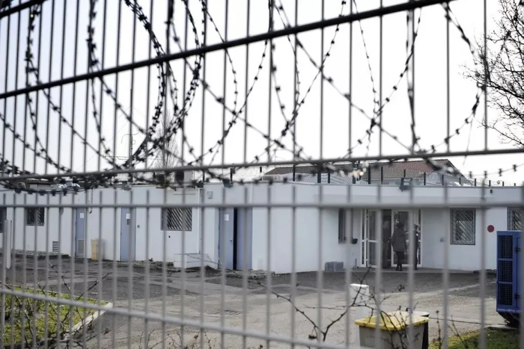 Centres de rétention : les associations dénoncent une dérive préoccupante de la politique migratoire