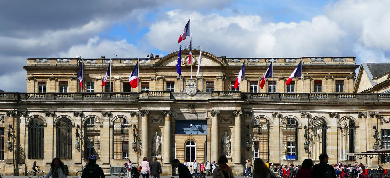Bordeaux : la mairie veut sortir les élus du débat, l’opposition crie au recul démocratique