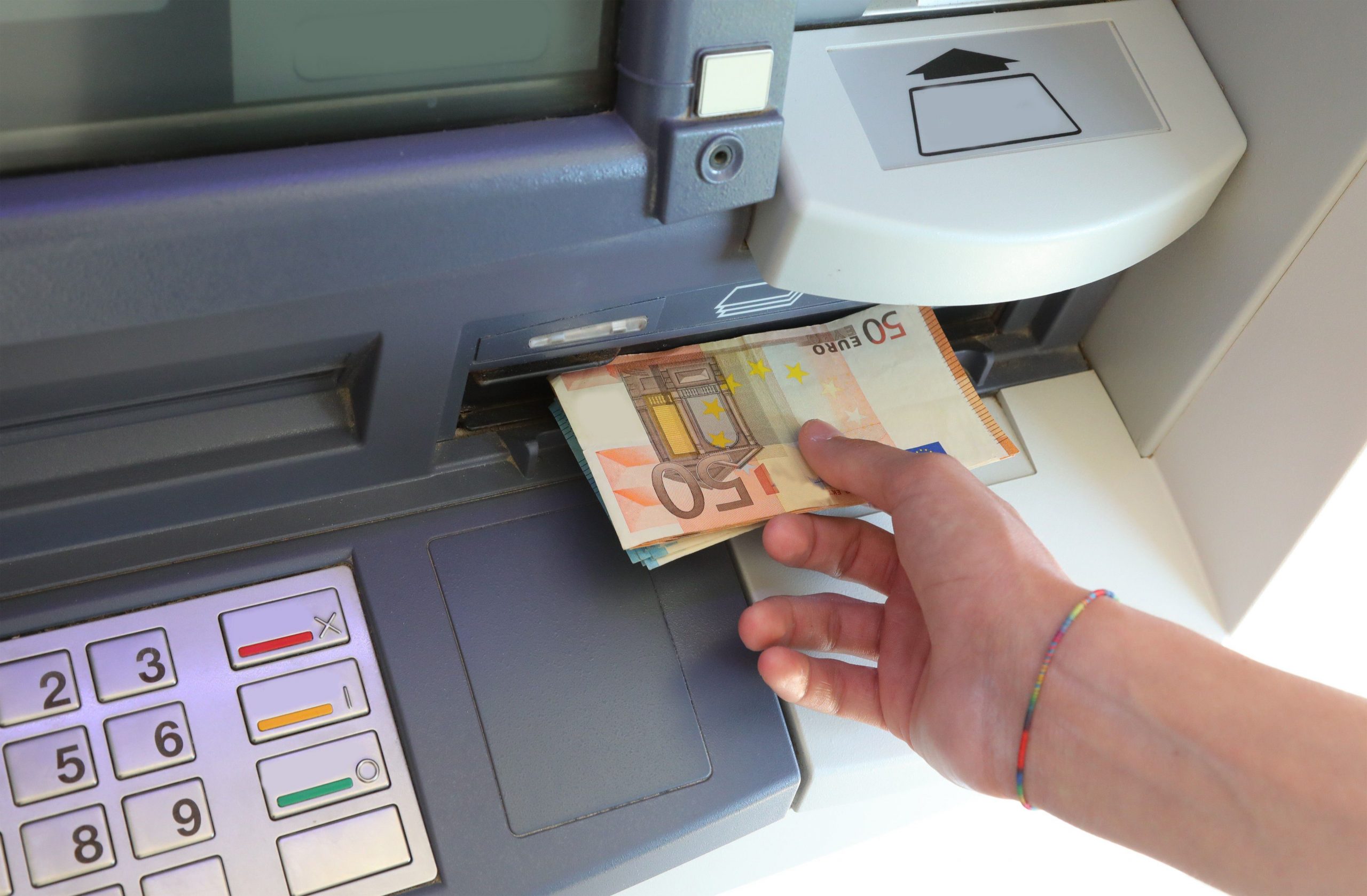 Pas de virements entre banques pendant Pâques : ce qu’il faut savoir avant le week-end prolongé