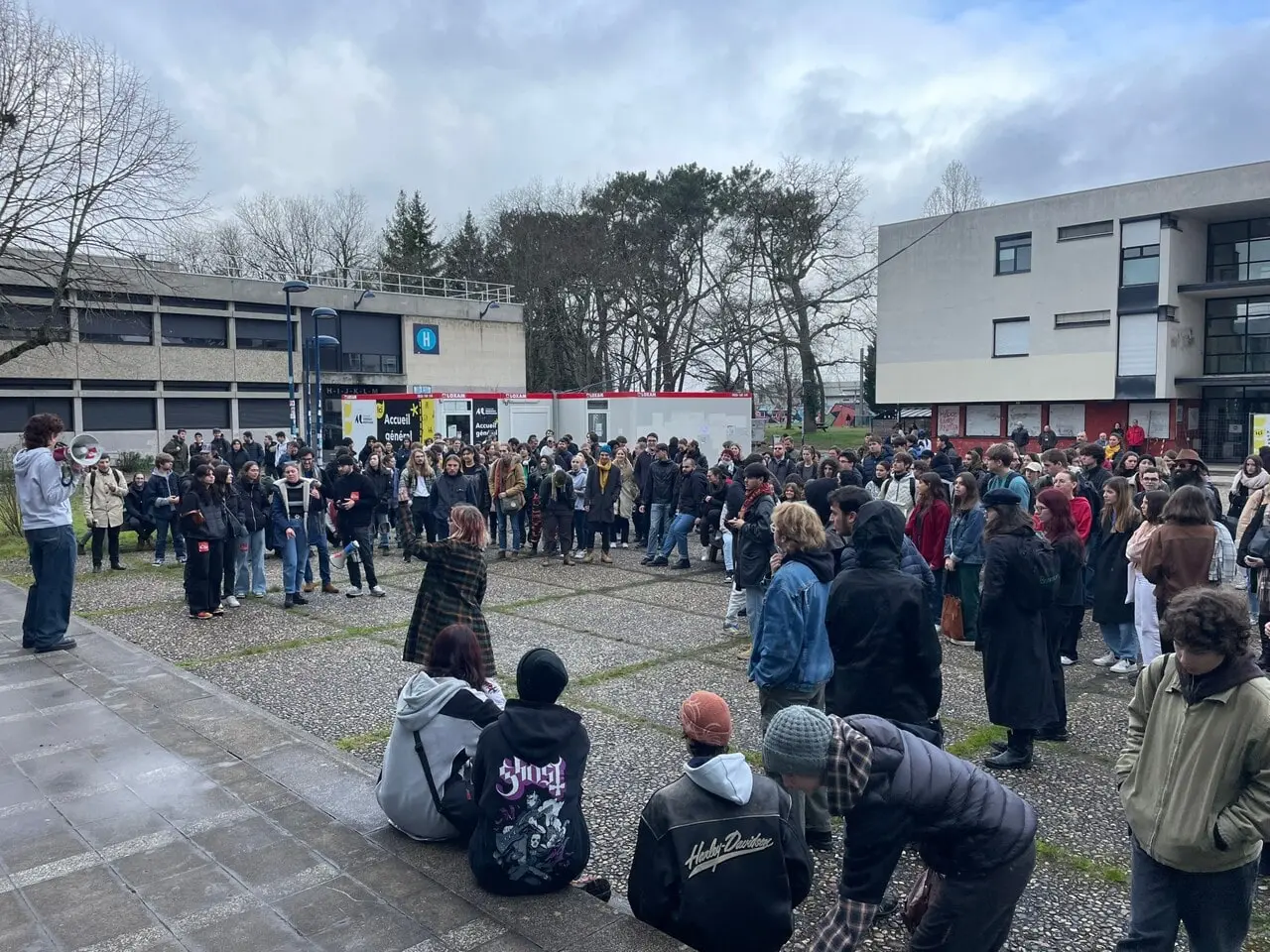 Fin de blocage à Bordeaux Montaigne : l’université rouvre sous escorte policière