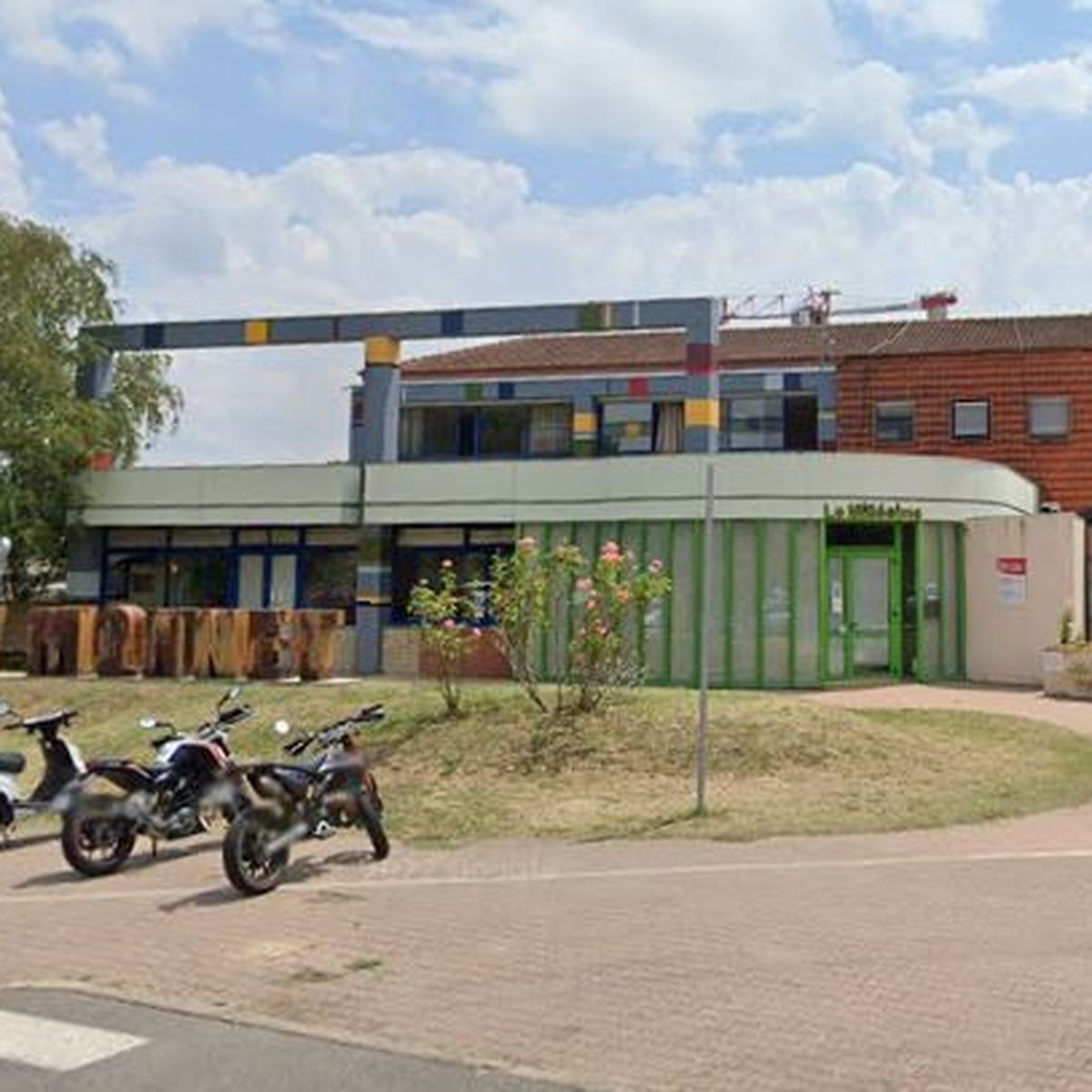 Propos racistes et menaces de mort : un corbeau sème la peur au lycée Jean Monnet de Libourne