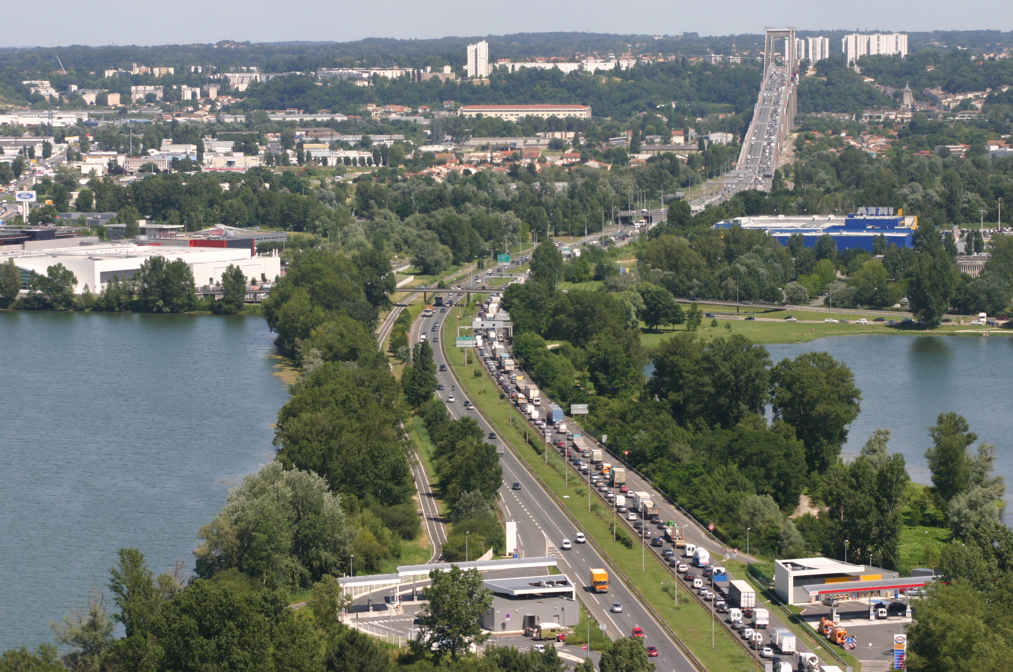 Circuler à Bordeaux : la ville durcit le ton contre les gros véhicules