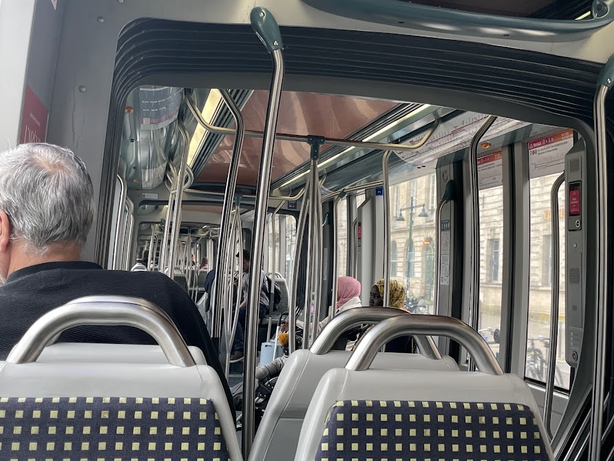 Circulation à Bordeaux : valider son ticket avant de monter, c’est désormais possible