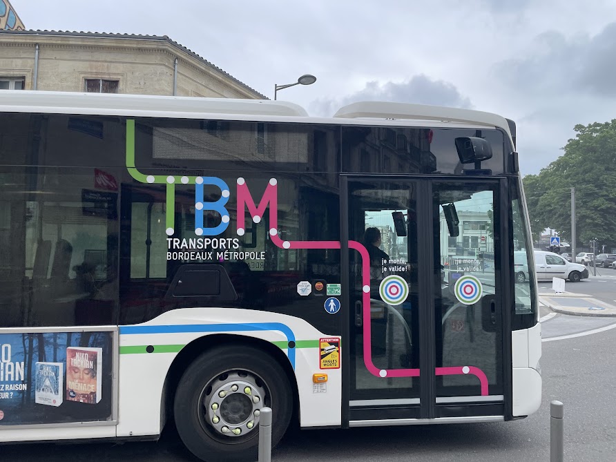 Villenave-d’Ornon : Un conducteur TBM violemment attaqué à un arrêt de bus