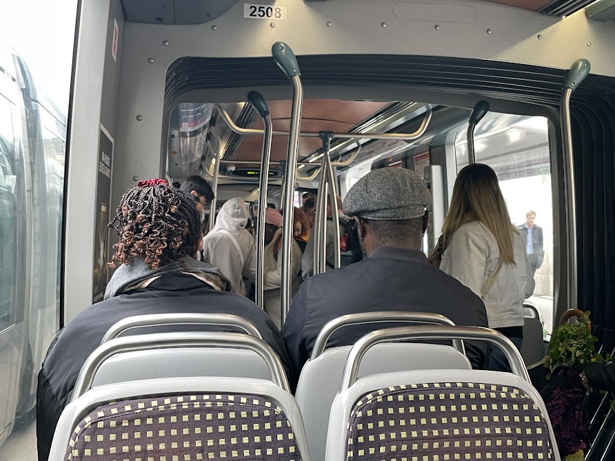 Blanquefort : Trois jeunes jugés pour avoir frappé un passager dans le tram