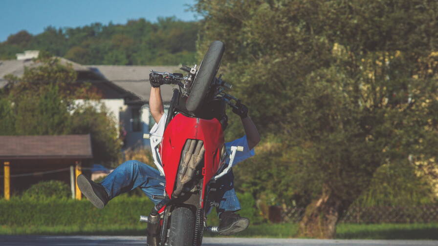 Rodéo à Gauriaguet : un conseiller municipal frappé pour avoir voulu intervenir