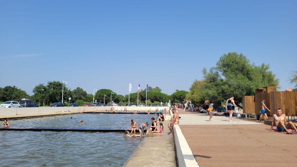 Audenge : le plus grand bassin d’eau de mer d’Europe accueille les baigneurs tout l’été
