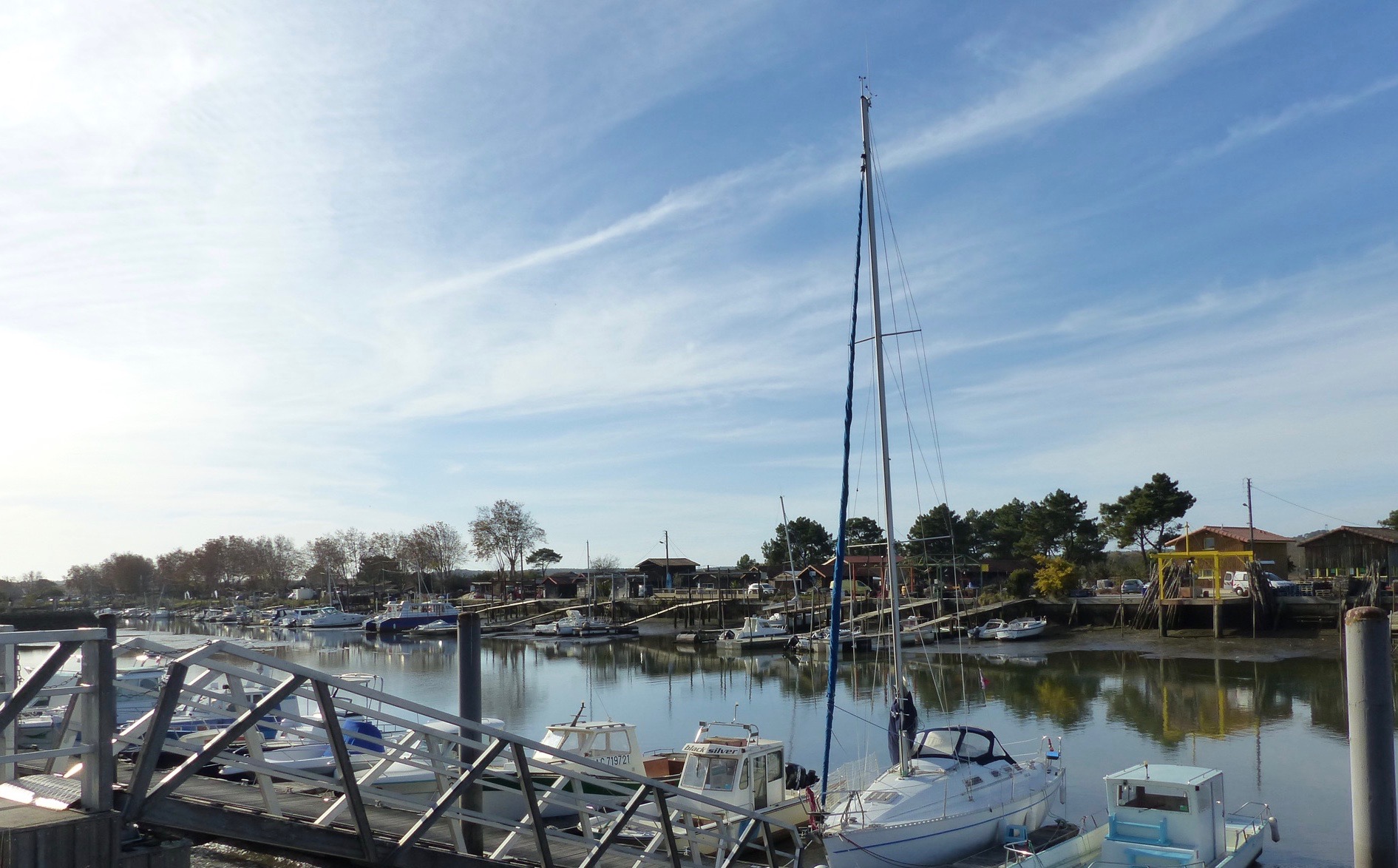 Deux hommes sauvent un conducteur tombé dans le port de La Teste