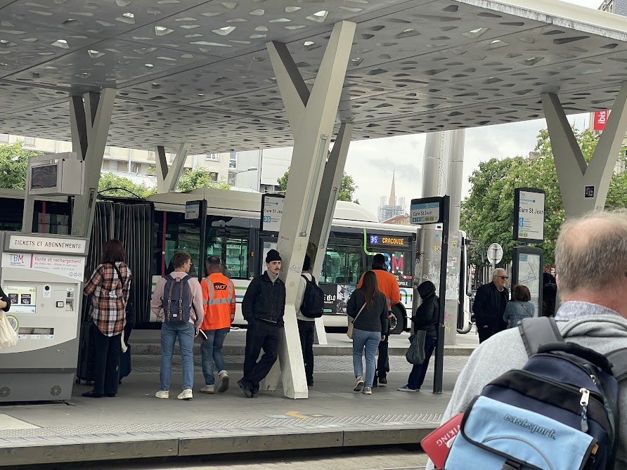 Incendie sur le réseau TBM : un bus prend feu à Mérignac