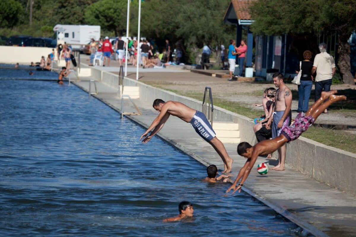 Audenge : le plus grand bassin d’eau de mer d’Europe accueille les baigneurs tout l’été